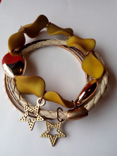 Conjunto de Pulseiras Dourada Com Pingente